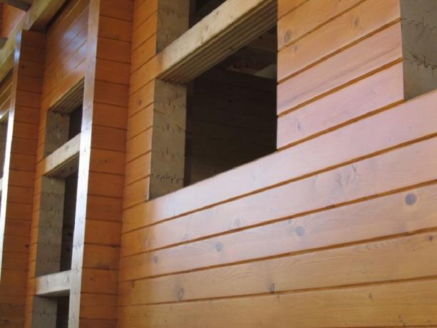 Hal ini sangat penting selama fase konstruksi untuk mengurus perlindungan kayu. 