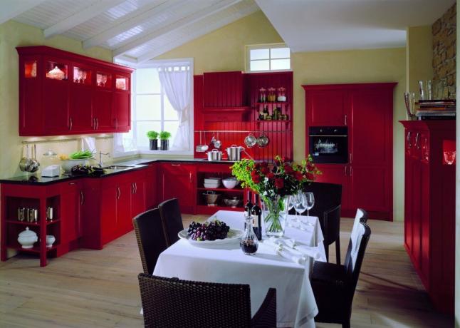 Dapur dalam warna merah. Sumber foto: 4studios.ru