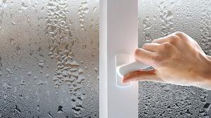 Cara membuat jendela "tidak berkeringat." Tips sederhana untuk menyingkirkan kondensasi pada jendela plastik.