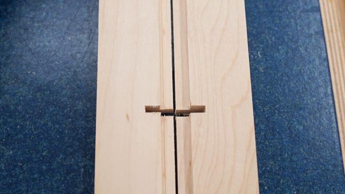 dari situs - https://ibuildit.ca/projects/how-to-make-a-straightedge-guide/