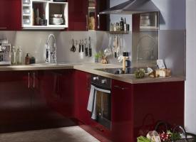 Berani dan masih modis merah untuk dapur Anda. 6 ide-ide modern