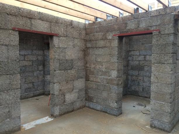 partisi mandi internal blok kayu-beton (200 mm).