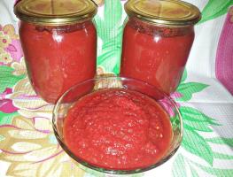 Lezat resep saus tomat buatan sendiri untuk musim dingin.
