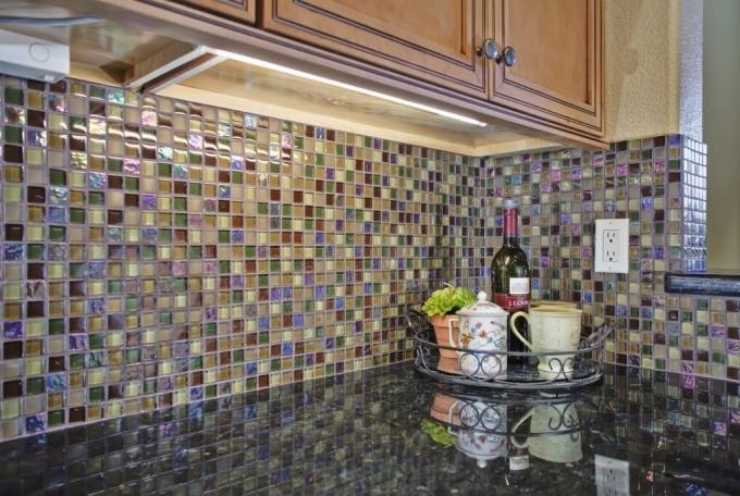 Sempurna dieksekusi kerja - celemek dapur dihiasi dengan mosaik