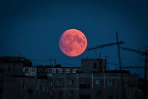"Bloody" bulan. Bagaimana gerhana bulan pada kesehatan manusia?