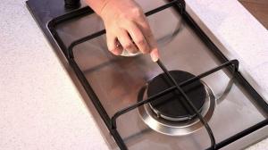 Cara Bersihkan grill pada kompor gas dari skala dan lemak?