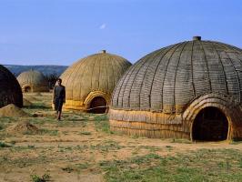 Mengapa masyarakat adat di Afrika membangun rumah bundar