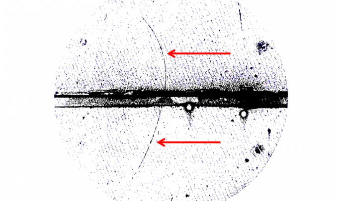 Berikutnya di ruang menggelegak dari overflying positron