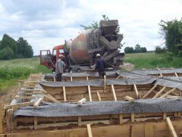 Mengapa membangun sebuah rumah dari batu bata, beton aerasi, log atau kayu, kemudian untuk melindungi mereka, ketika Anda bisa build hanya menghangatkan?