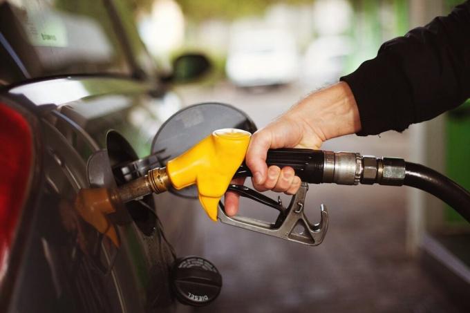 Berapa biaya bensin tanpa pajak? | ZikZak