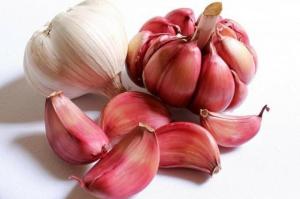 Apa bawang putih: menikmati, atau sumber yang sangat diperlukan vitamin?