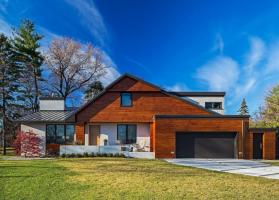 Sebuah revolusi arsitektur: fasad kayu rumah kembali menjadi mode