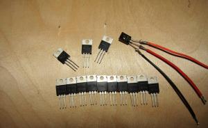Perangkat Prinsip operasi dan perbedaan N-P-N dan P-N-P transistor