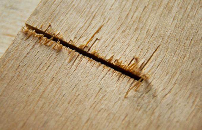 Bagaimana untuk memotong jigsaw kayu lapis tanpa chipping