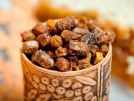 Dari apa yang membantu propolis, sifat yang berguna dan kontraindikasi, sebagai taking