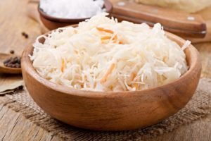 Manfaat sauerkraut untuk organisme, dan sifat-sifat persiapan