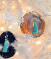 Desainer perhiasan yang terbuat dari batu akik untuk pohon Natal Anda tahun baru. Mudah, sederhana dan murah