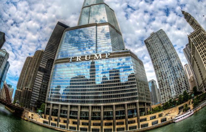 Itulah bangunan di mana apartemen Trump menempati 3 lantai di penthouse di lantai atas. (Sumber Gambar - Yandex-gambar)