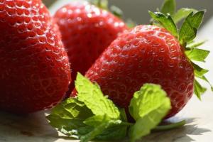 Anda ingin mendapatkan strawberry besar? 4 Ikuti aturan