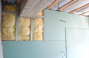 Drywall atau panel? Drywall!