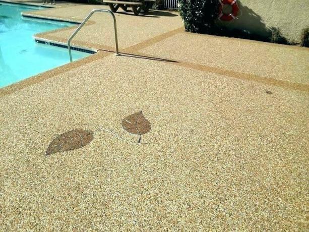 Pool deck. Foto dari Internet.